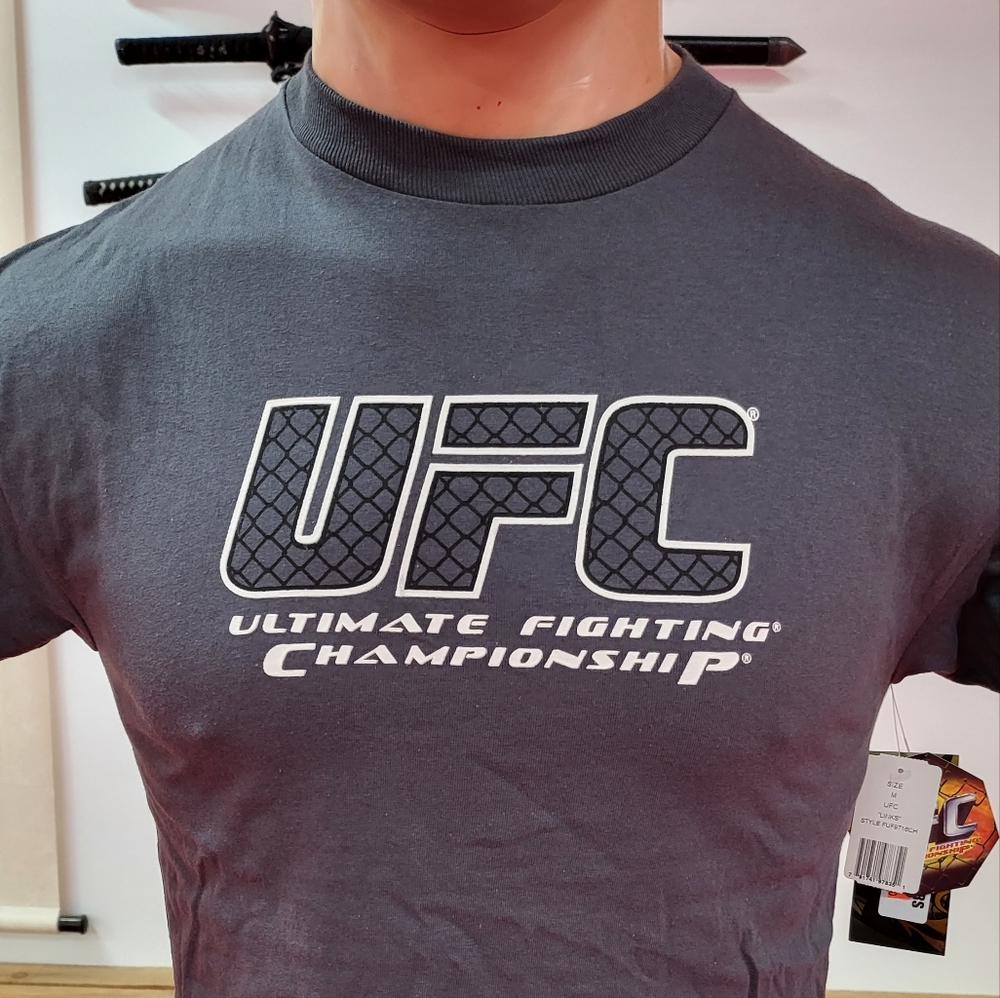 NWT UFC Grey Tee with Links design. 100% Cotton Size Medium